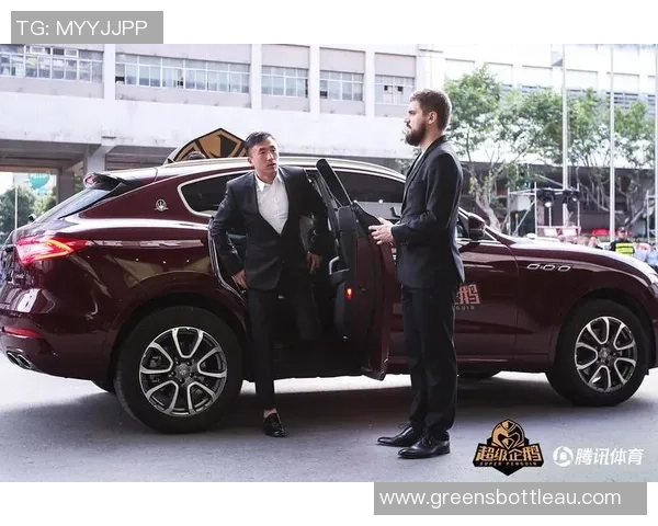 足球球星深情演唱baby引爆全场观众热烈欢呼